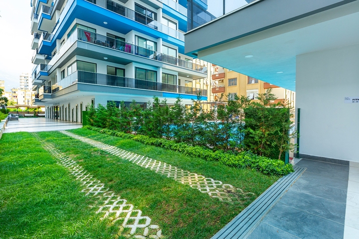 Апартаменты планировкой 2+1 в комплексе на первой береговой линии в Махмутлар