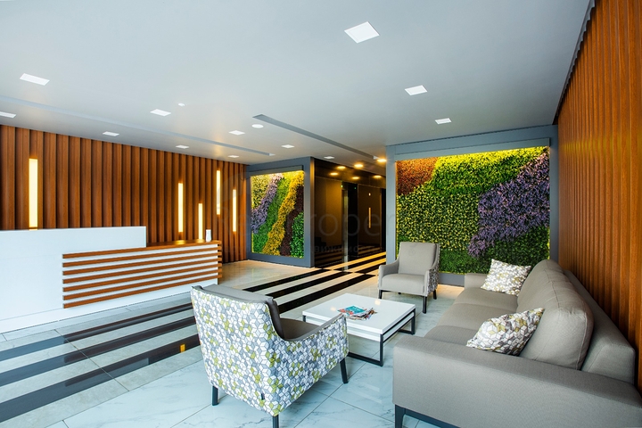 Апартаменты планировкой 2+1 в комплексе на первой береговой линии в Махмутлар