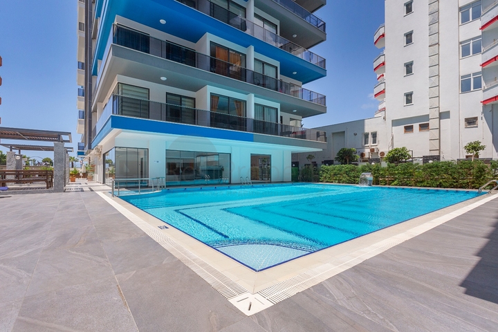 Апартаменты планировкой 2+1 в комплексе на первой береговой линии в Махмутлар