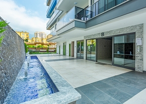 Апартаменты планировкой 2+1 в комплексе на первой береговой линии в Махмутлар