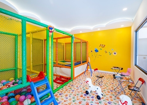 Апартаменты планировкой 2+1 в комплексе на первой береговой линии в Махмутлар