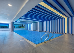 Апартаменты планировкой 2+1 в комплексе на первой береговой линии в Махмутлар