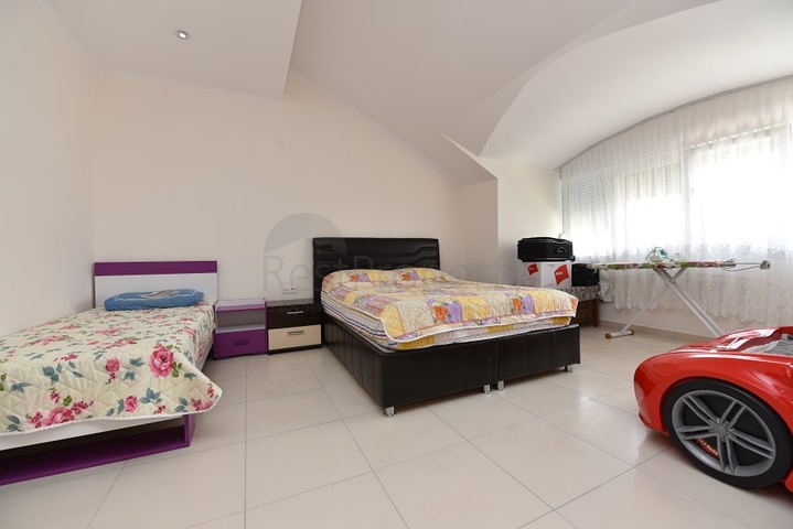 Пентхаус 3+1 для большой семьи в районе Авсаллар, Алания