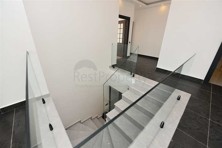 Просторный пентхаус с красивым видом в центре Аланьи