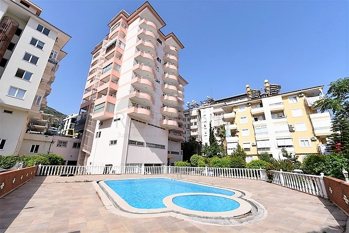 Просторный пентхаус с красивым видом в центре Аланьи