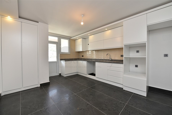 Просторный пентхаус с красивым видом в центре Аланьи