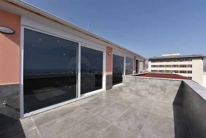 Просторный пентхаус с красивым видом в центре Аланьи