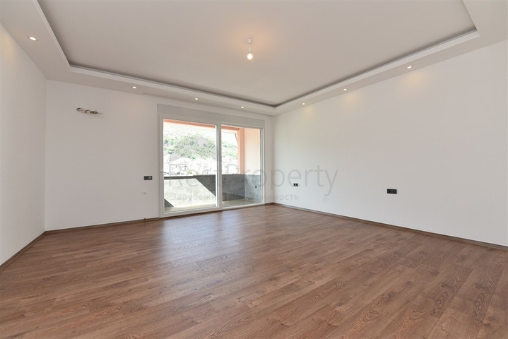 Просторный пентхаус с красивым видом в центре Аланьи