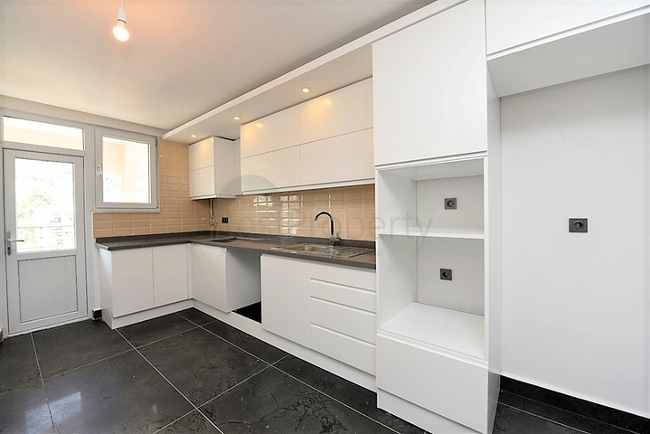 Просторный пентхаус с красивым видом в центре Аланьи