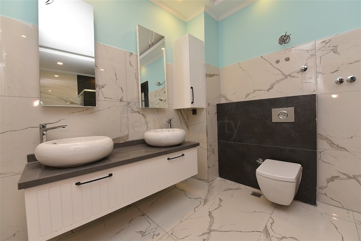 Просторный пентхаус с красивым видом в центре Аланьи