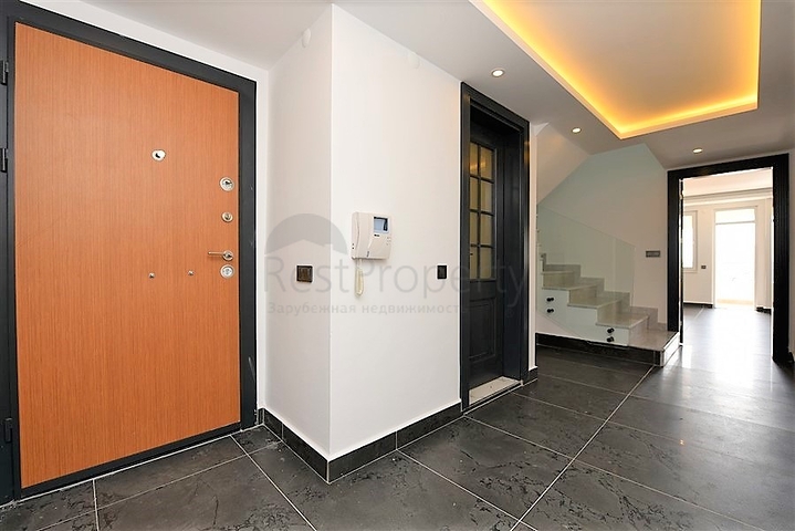 Просторный пентхаус с красивым видом в центре Аланьи