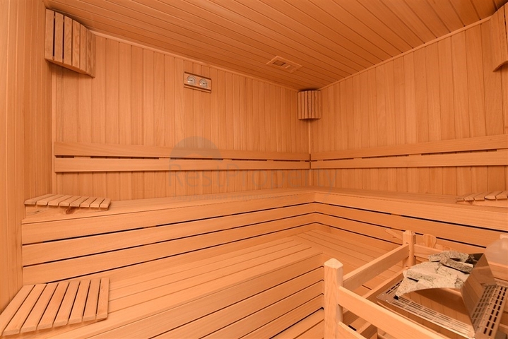 Просторный пентхаус с красивым видом в центре Аланьи