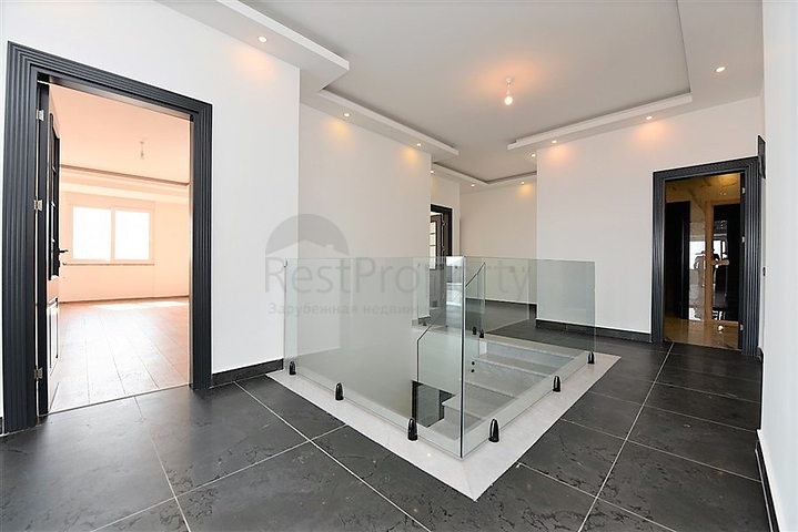 Просторный пентхаус с красивым видом в центре Аланьи