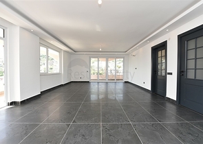 Просторный пентхаус с красивым видом в центре Аланьи