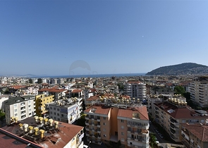 Просторный пентхаус с красивым видом в центре Аланьи