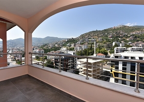 Просторный пентхаус с красивым видом в центре Аланьи