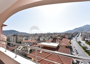 Просторный пентхаус с красивым видом в центре Аланьи