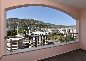 Просторный пентхаус с красивым видом в центре Аланьи