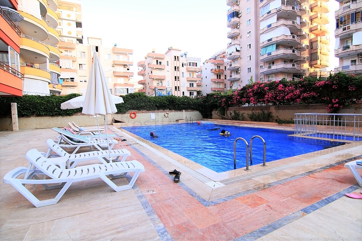 Трехкомнатная квартира с красивой мебелью в районе Махмутларе 