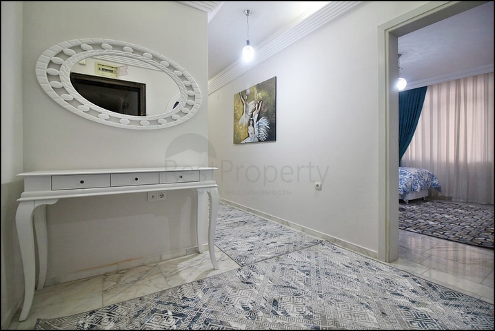 Трехкомнатная квартира с красивой мебелью в районе Махмутларе 