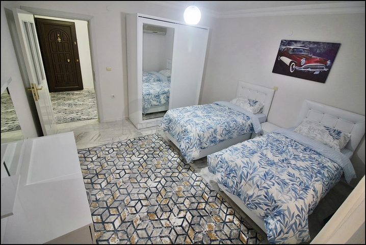 Трехкомнатная квартира с красивой мебелью в районе Махмутларе 