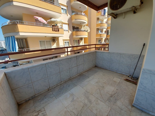 Трехкомнатная квартира с красивой мебелью в районе Махмутларе 