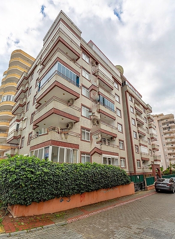 Трехкомнатная квартира с красивой мебелью в районе Махмутларе 