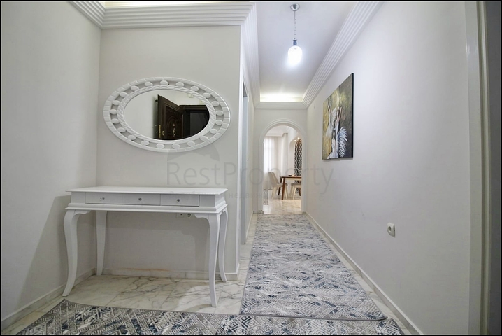 Трехкомнатная квартира с красивой мебелью в районе Махмутларе 