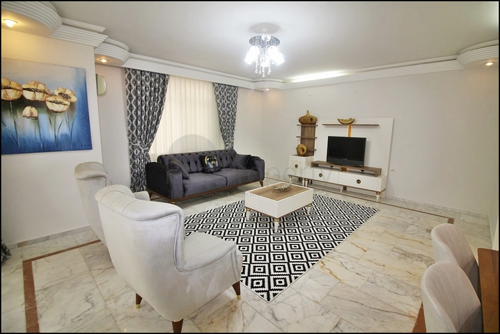 Трехкомнатная квартира с красивой мебелью в районе Махмутларе 