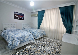 Трехкомнатная квартира с красивой мебелью в районе Махмутларе 