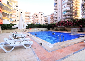 Трехкомнатная квартира с красивой мебелью в районе Махмутларе 