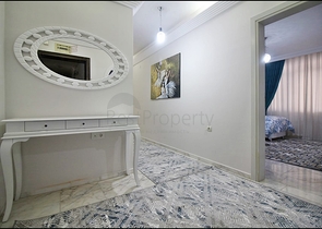 Трехкомнатная квартира с красивой мебелью в районе Махмутларе 