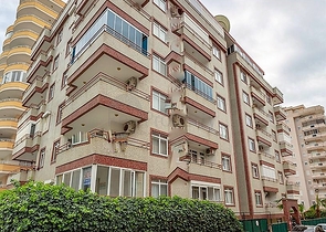 Трехкомнатная квартира с красивой мебелью в районе Махмутларе 