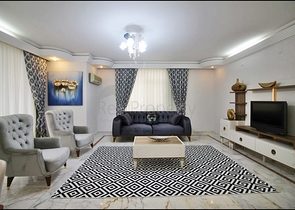 Трехкомнатная квартира с красивой мебелью в районе Махмутларе 