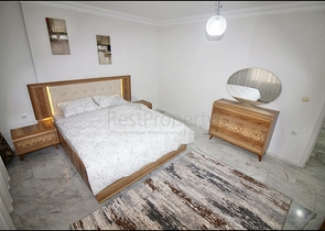 Трехкомнатная квартира с красивой мебелью в районе Махмутларе 