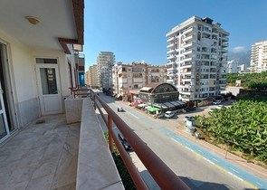 Трехкомнатная квартира с красивой мебелью в районе Махмутларе 