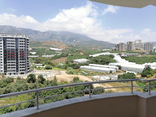 Трехкомнатная квартира с видом на море и горы в районе Махмутлар, Алания