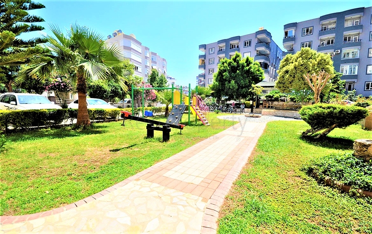 Трехкомнатная квартира с видом на море и горы в районе Махмутлар, Алания