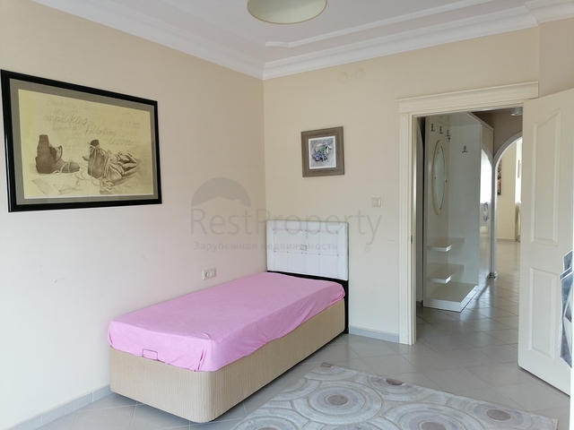 Трехкомнатная квартира с видом на море и горы в районе Махмутлар, Алания