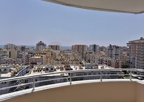 Трехкомнатная квартира с видом на море и горы в районе Махмутлар, Алания