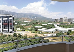 Трехкомнатная квартира с видом на море и горы в районе Махмутлар, Алания