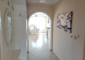 Трехкомнатная квартира с видом на море и горы в районе Махмутлар, Алания