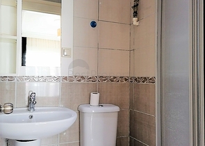 Трехкомнатная квартира с видом на море и горы в районе Махмутлар, Алания