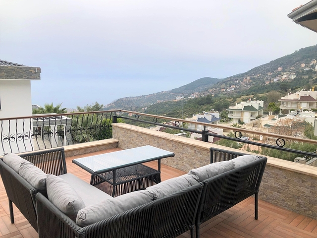 Вилла с панорамным видом в центре Аланьи