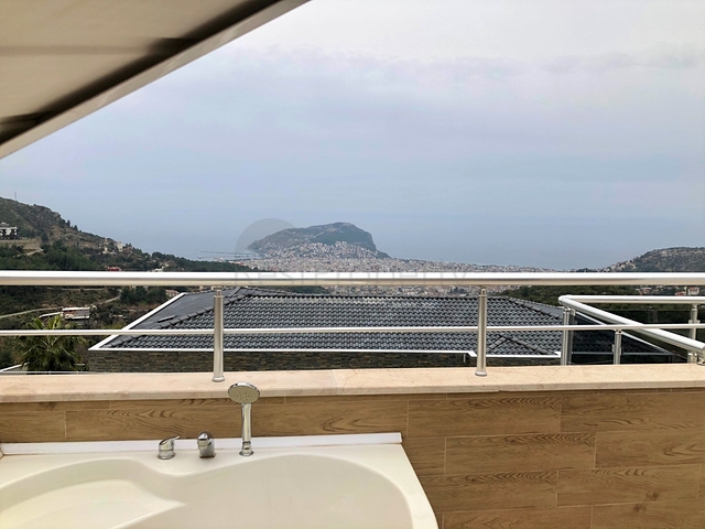 Вилла с панорамным видом в центре Аланьи