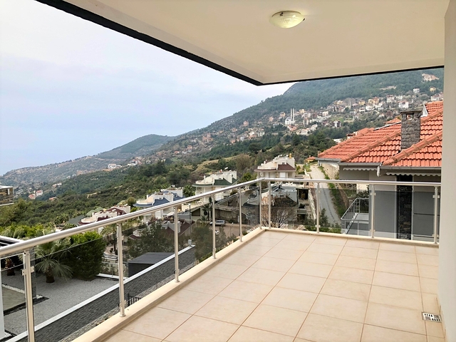 Вилла с панорамным видом в центре Аланьи