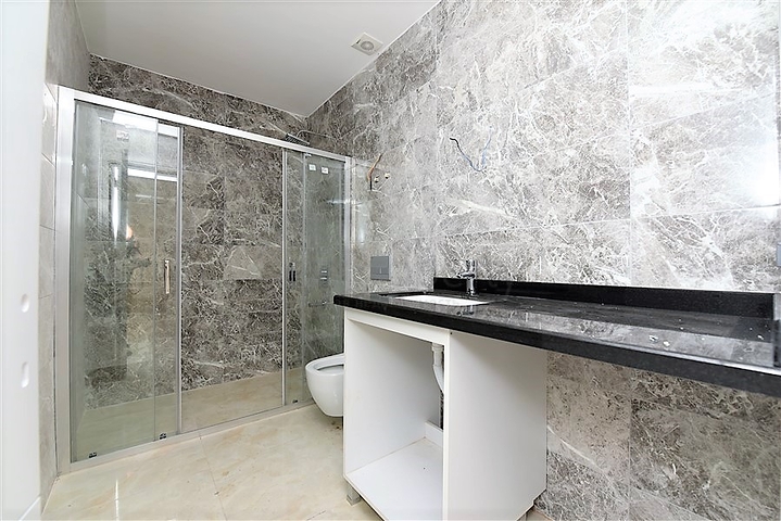 Трехкомнатные апартаменты в новом комплексе около пляжа Клеопатра