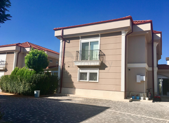 Отдельностоящая вилла 5+1 с мебелью в комплексе в Дошемеальты