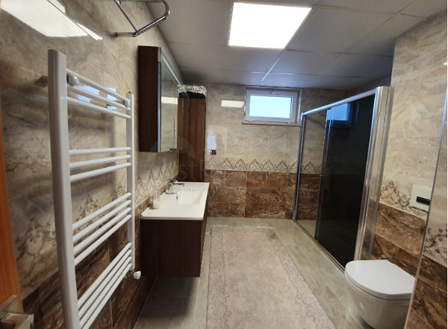 Отдельностоящая вилла 5+1 с мебелью в комплексе в Дошемеальты