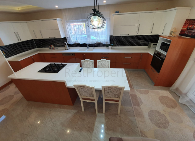 Отдельностоящая вилла 5+1 с мебелью в комплексе в Дошемеальты